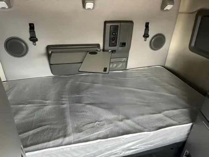 2019 VOLVO VNL64T760