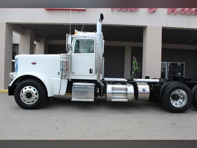 2020 Peterbilt 389