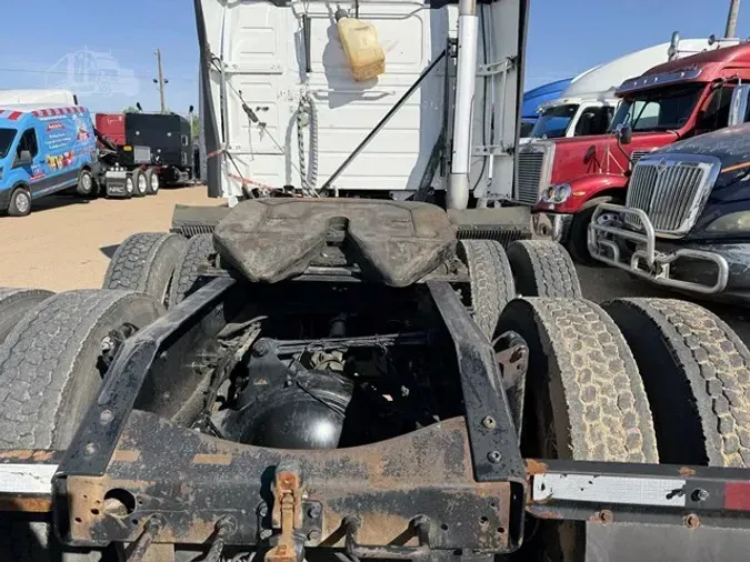 2011 VOLVO VNL64T6704283ccbfafaff33fc6c2fe9e56ac6390
