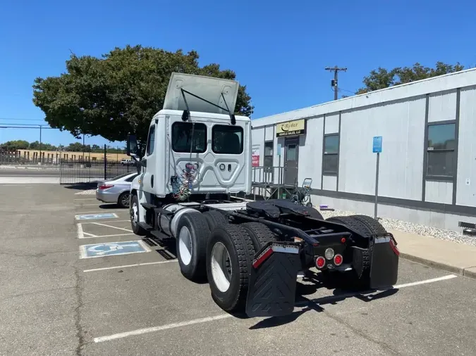 2019 FREIGHTLINER/MERCEDES CASCADIA 125