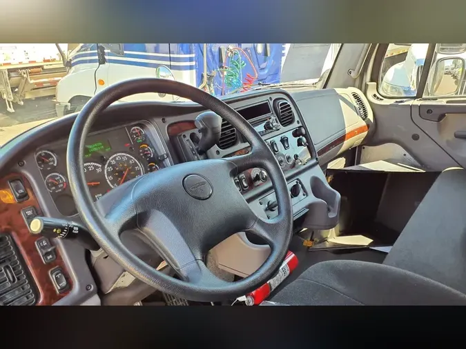 2020 FREIGHTLINER/MERCEDES M2 106