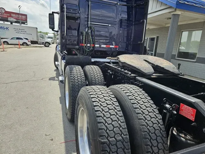 2023 VOLVO VNL64T760