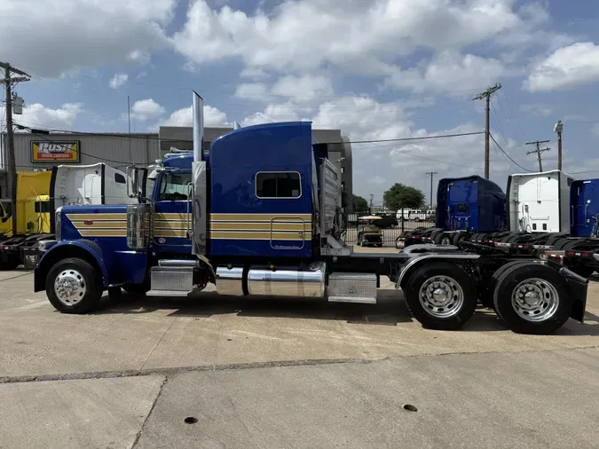 2022 Peterbilt 389
