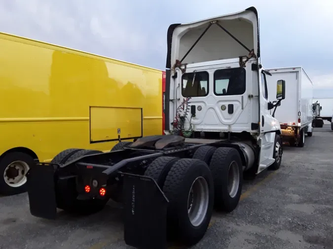 2017 FREIGHTLINER/MERCEDES CASCADIA 125