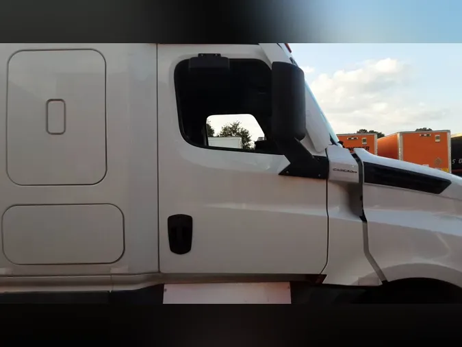 2021 Freightliner Cascadia 126