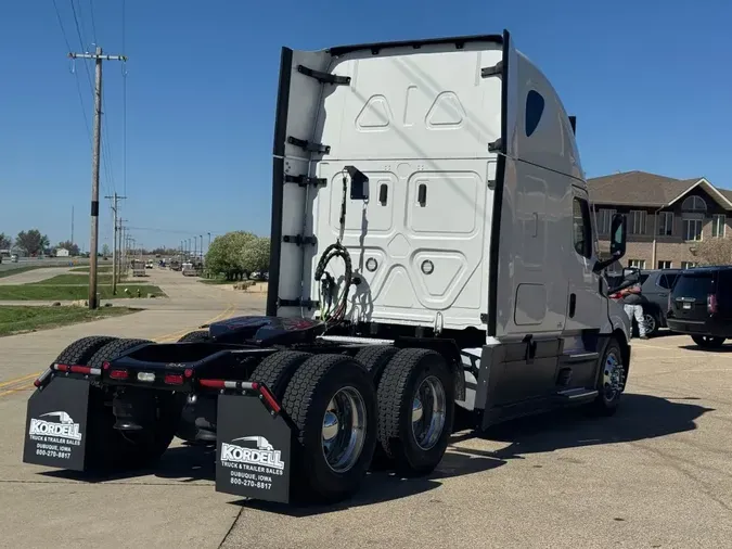 2022 FREIGHTLINER Cascadia 126429493a922eba838e432490e291301dc