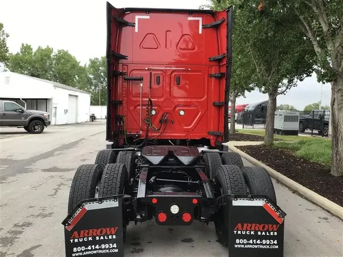 2021 FREIGHTLINER CA126