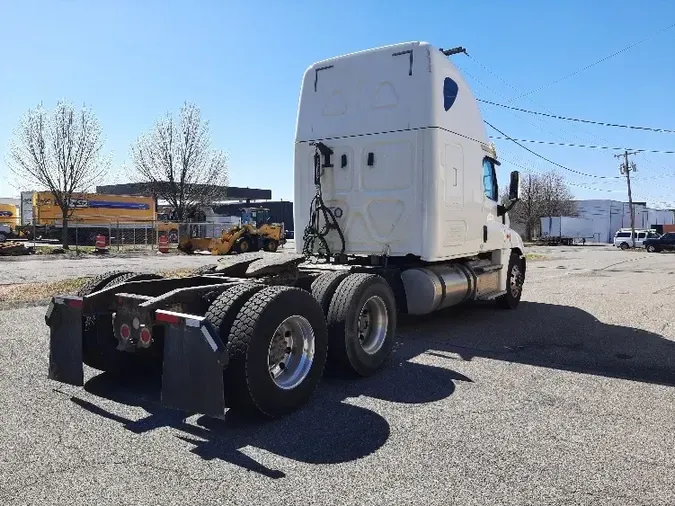 2018 Freightliner X12564ST