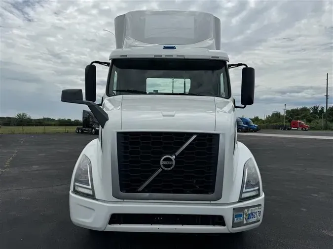 2019 VOLVO VNR300