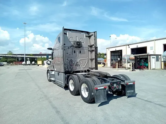 2023 Freightliner Cascadia 126
