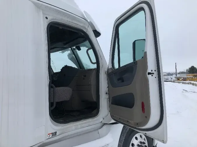 2017 Freightliner X12584ST