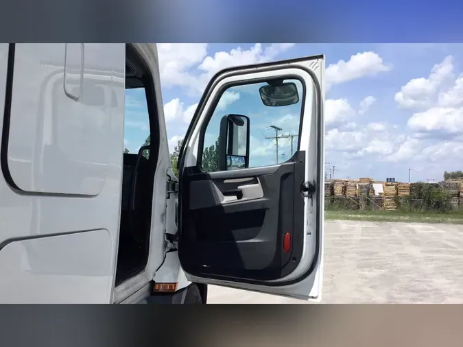 2020 Freightliner Cascadia 126
