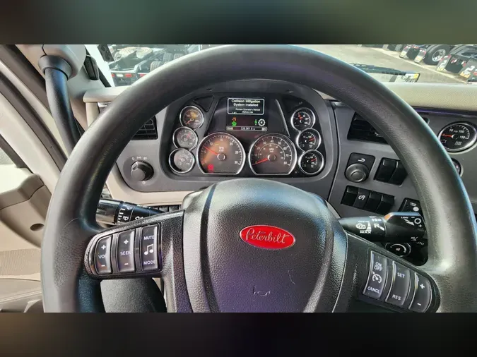 2021 Peterbilt 579