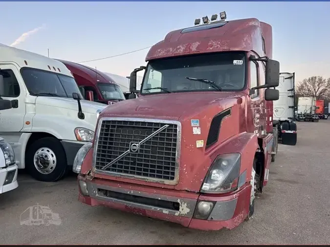 2004 VOLVO VNL64T670