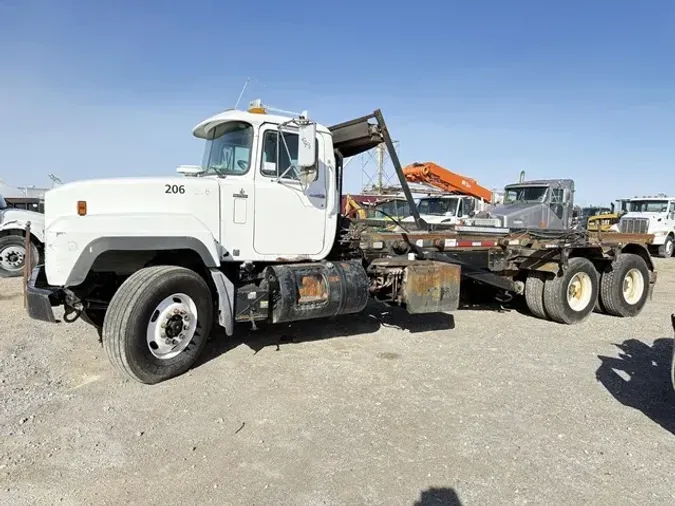 2002 MACK RD688S