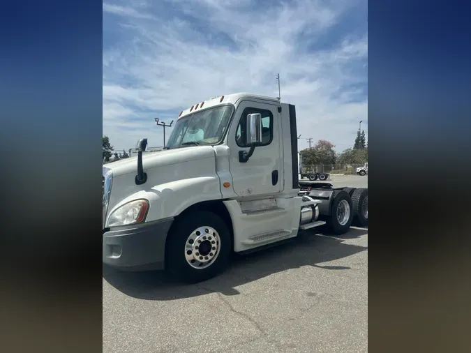 2016 FREIGHTLINER/MERCEDES CASCADIA 125