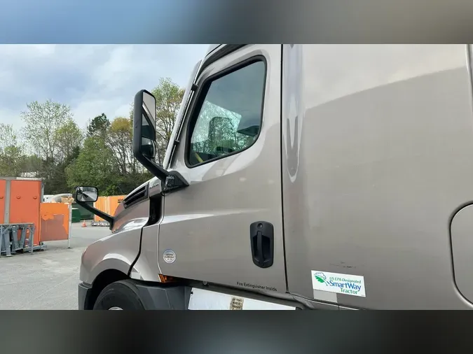 2022 Freightliner Cascadia 126