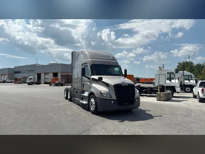 2025 Freightliner Cascadia 12642a920f16e881ac322257695b7d9dfbb