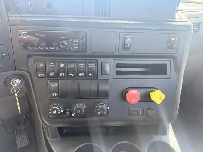 2020 International LT625