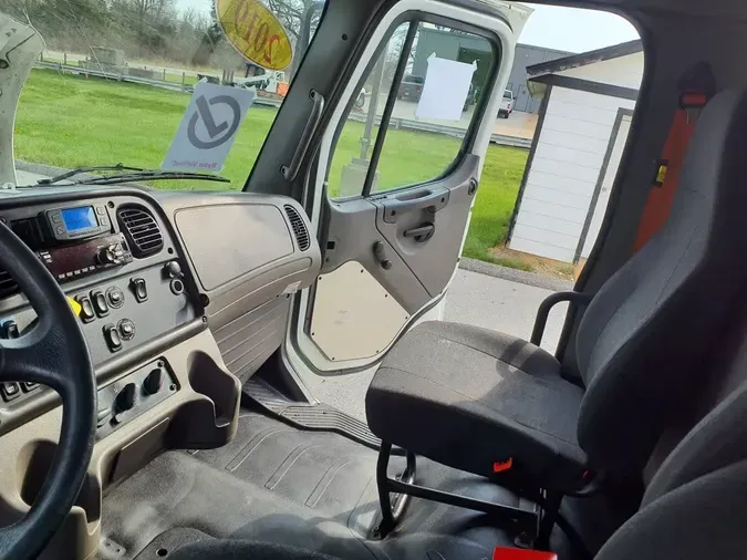2019 FREIGHTLINER/MERCEDES M2 106