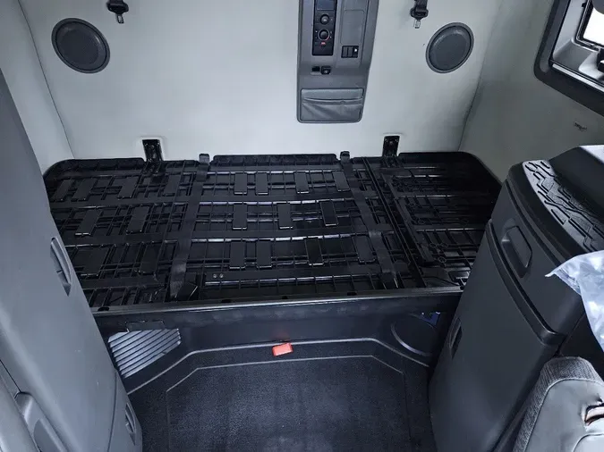 2019 VOLVO VNL64T760
