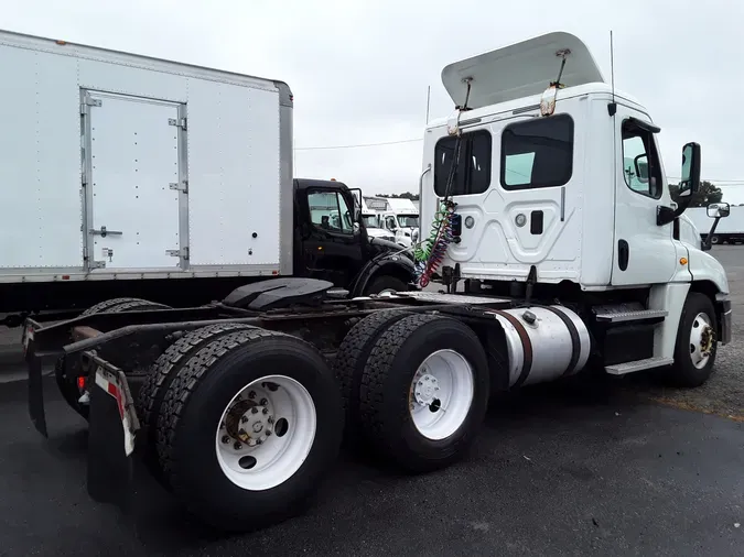 2014 FREIGHTLINER/MERCEDES CASCADIA 125