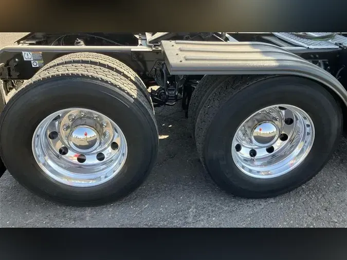 2022 KENWORTH T880