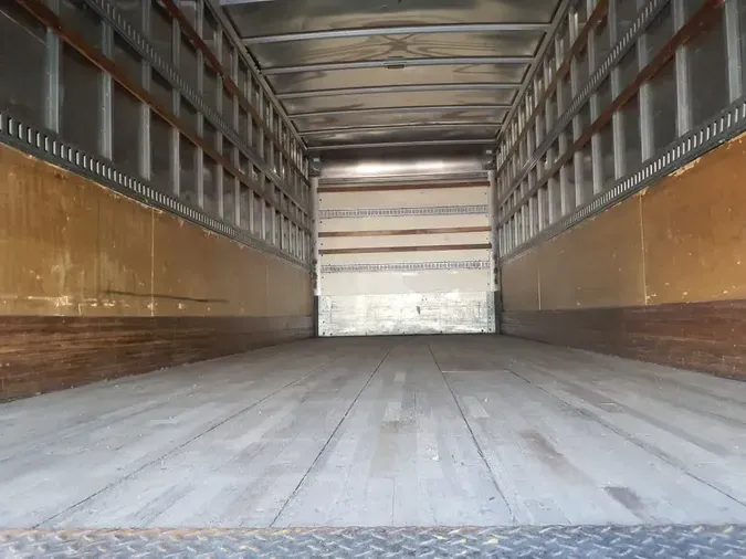 2018 FREIGHTLINER M2 106