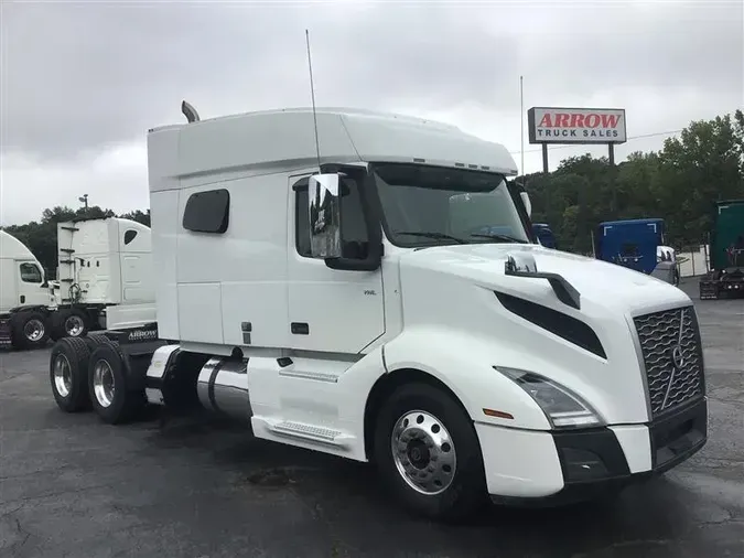 2019 VOLVO VNL740