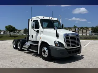 2017 Freightliner Cascadia 125