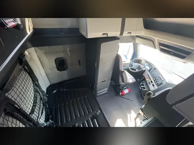 2021 FREIGHTLINER CA126