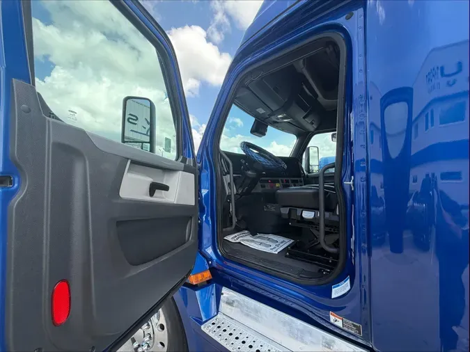 2022 Freightliner Cascadia 126
