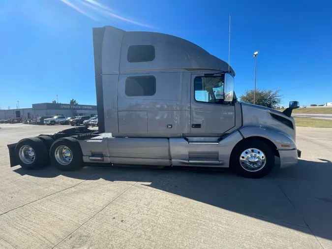 2022 VOLVO VNL64T860