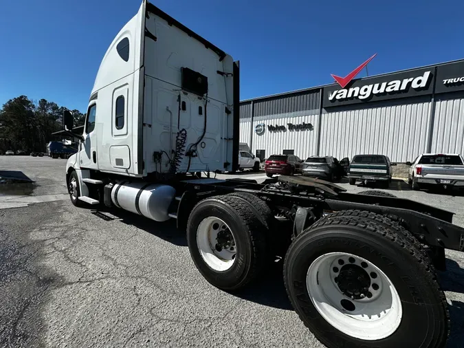 2019 Freightliner Cascadia 126