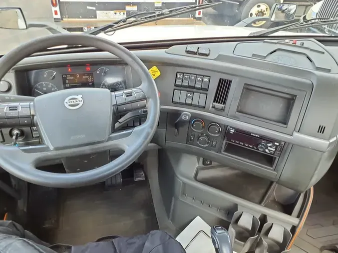 2019 VOLVO VNL64T-300