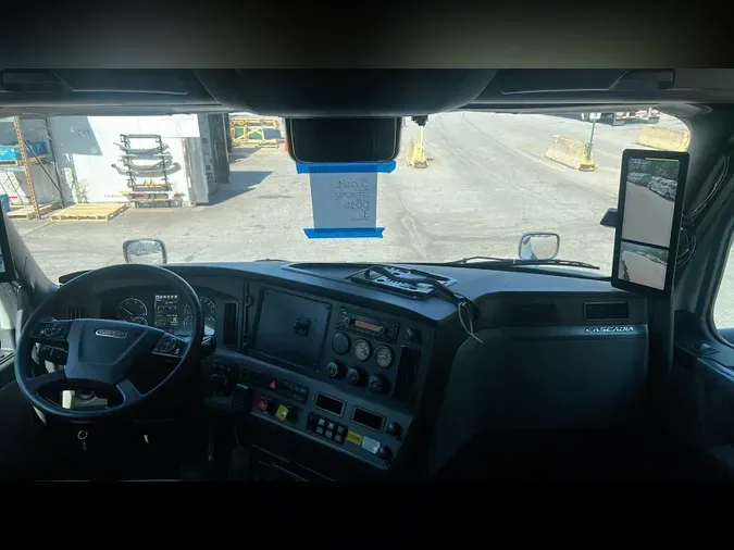 2021 Freightliner Cascadia 126