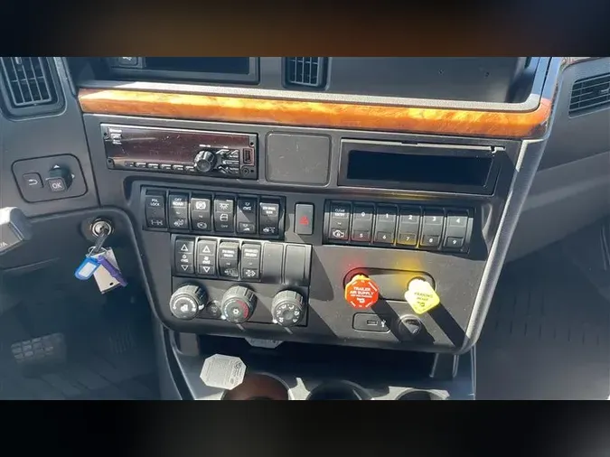 2020 INTERNATIONAL LT