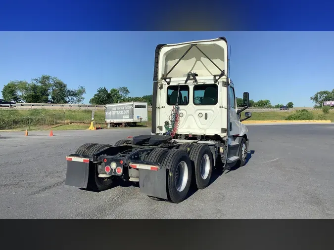 2020 Freightliner Cascadia 126