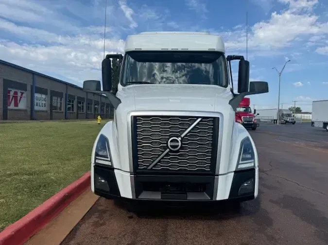 2020 VOLVO VNL740