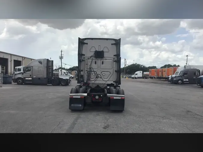 2022 Freightliner Cascadia 126