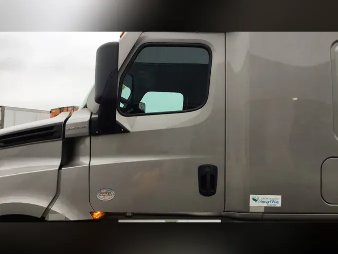 2022 Freightliner Cascadia 126