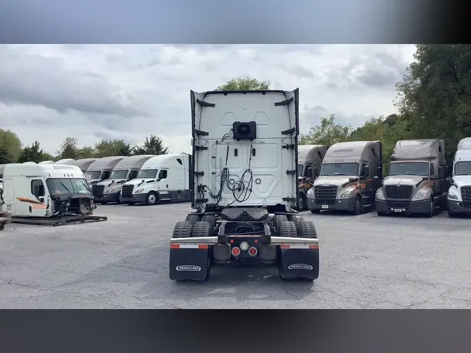 2022 Freightliner Cascadia 126