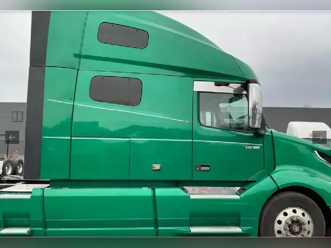 2021 VOLVO VNL64T760