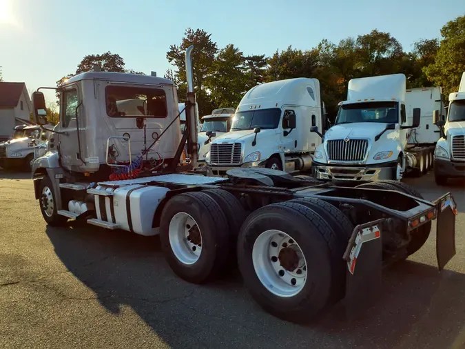 2017 MACK TRUCKS, INC. CXU600