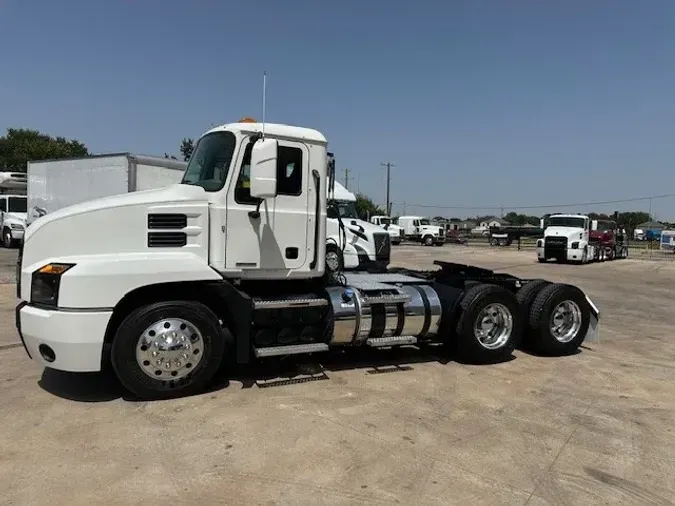 2019 MACK AN64T