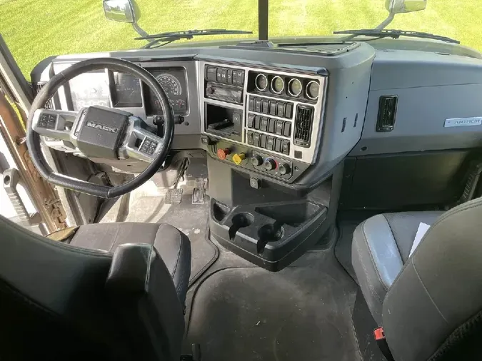 2020 MACK Anthem AN64T