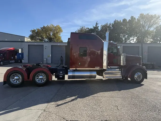 2021 Kenworth W900