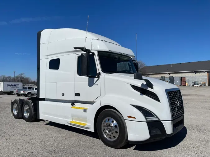 2021 VOLVO VNL64T74042e9ade1590acba2e2b19f4a7c57e12b