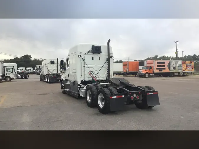 2021 Freightliner Cascadia 126