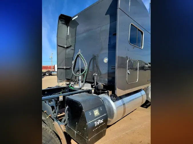 2021 Peterbilt 38942f58bc6e2ae20f92c2c9d0560c0e87b